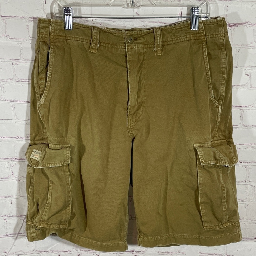 Vintage American Eagle Outfitters Distressed Dark Khaki Cargo Shorts Size 33